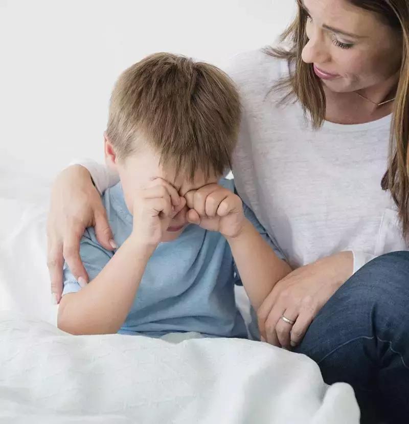 耳朵痛长期痛会导致怎么样,耳朵痛醒是怎么回事