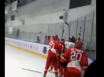 韩国人被揍名场面,韩国人掰手腕被ko