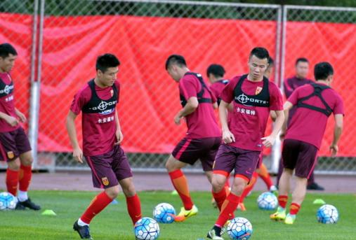 媒体称大名单透露里皮战术，中韩12强赛国足或再创历史！