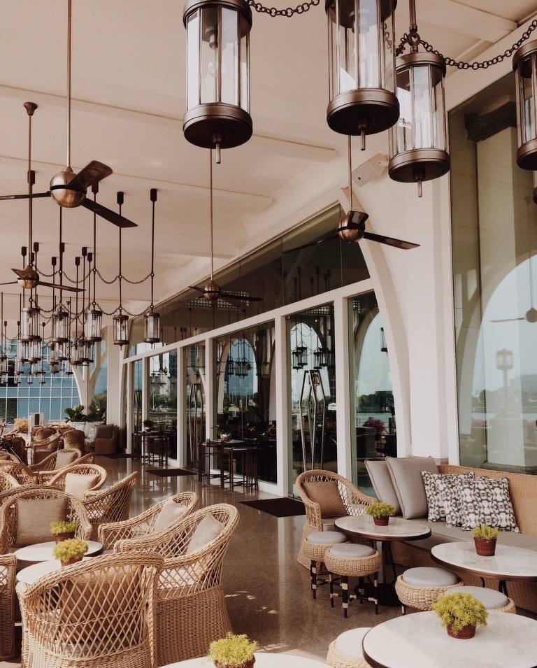 他放弃家族产业投身艺术，成为当今华人设计界的“钻石王老五”