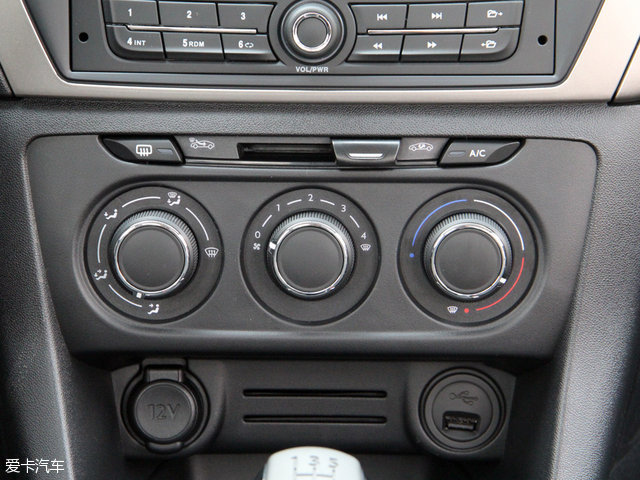 标致3012016款1.6l自动尊崇版,中期改款大变样