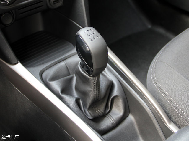 标致3012016款1.6l自动尊崇版,中期改款大变样