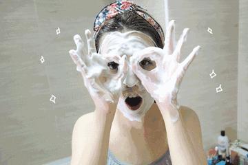 洗面奶跟洁面皂哪个好用些,洗面奶和洁面皂哪个比较好用