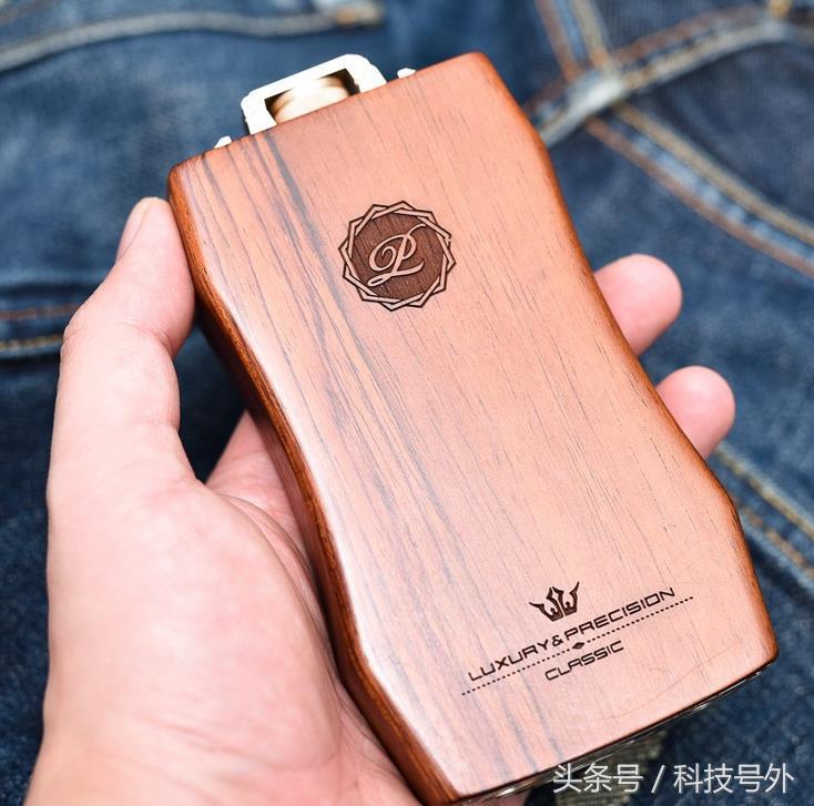 2.4寸屏+64GB+花梨木外壳，比iPhone7还逼格