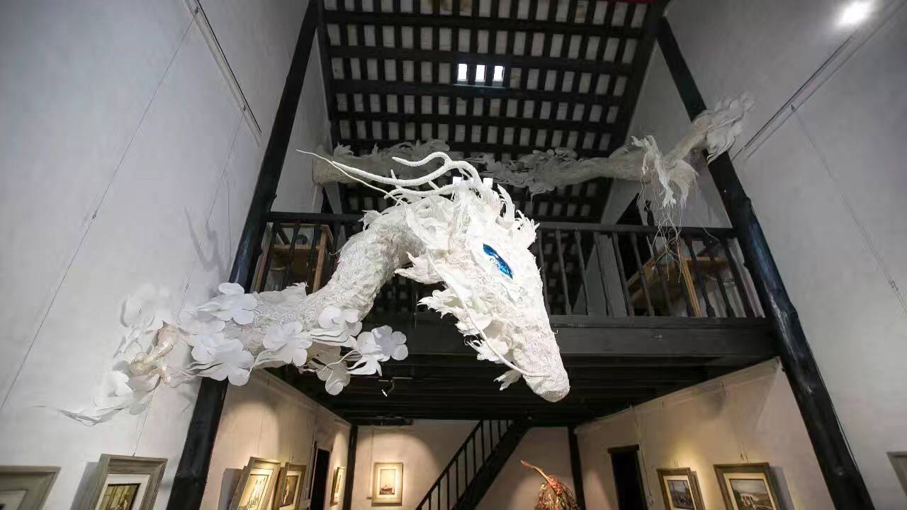 她“玩”纸六年，用纸艺让白龙重现广州聚龙古村