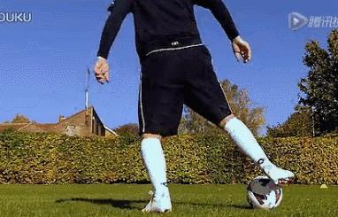 齐达内足球转身过人集锦,足球凌空挑球转身过人