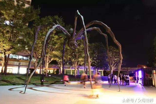 一个从来没用过童车的爸爸抱着孩子去日本水族馆吓人了!