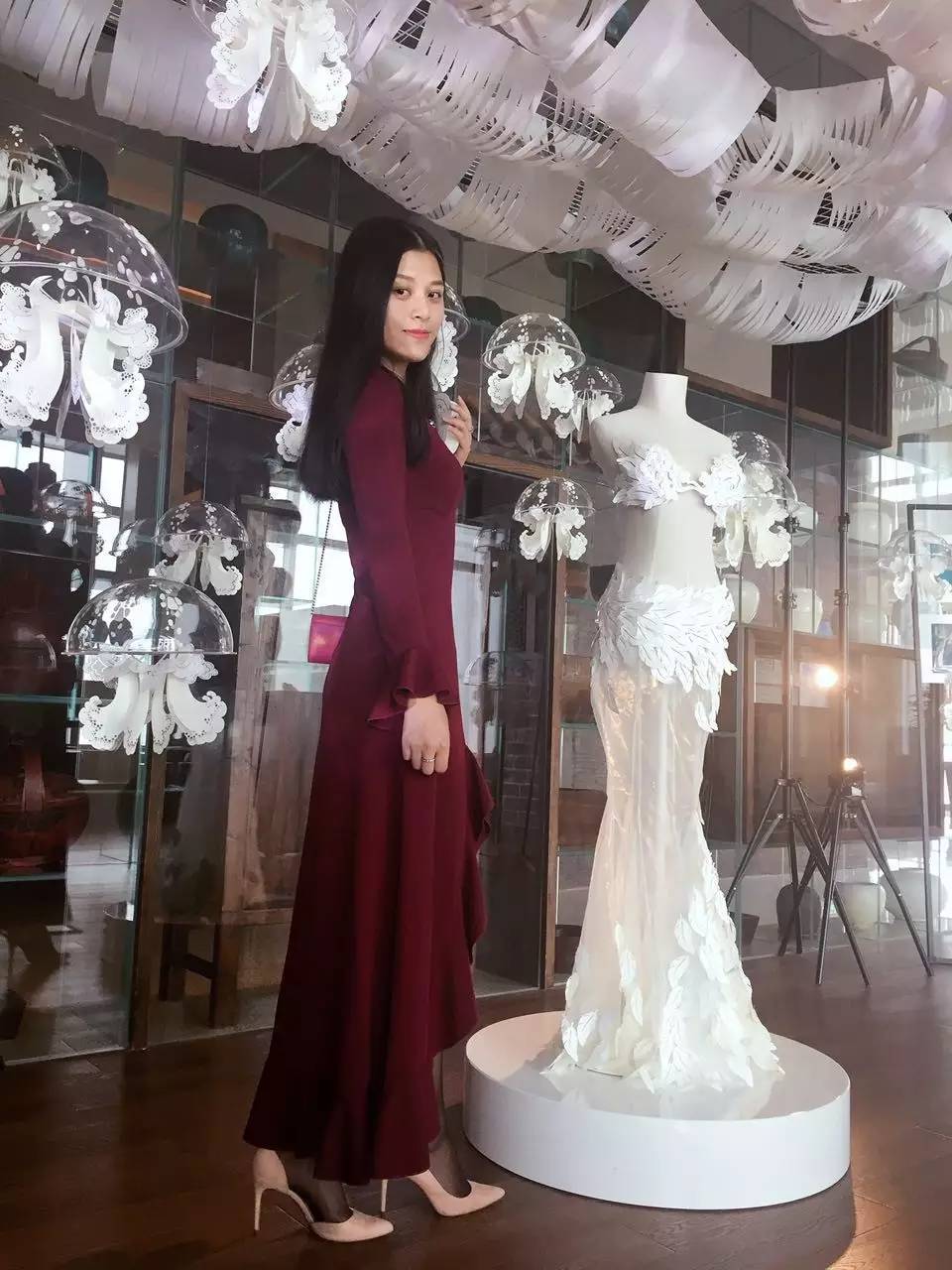 跟着艺术家学穿搭,跟艺术家学穿搭三组时髦颜色