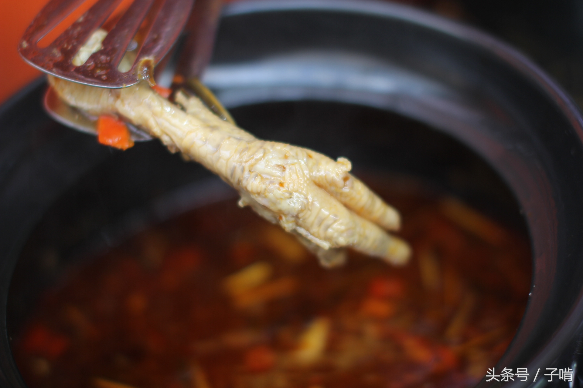 10块钱三个鸡爪,一包十几块的火锅鸡爪