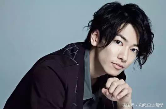 佐藤健生活中究竟是个什么样的人,佐藤健被评为最想拥有的容貌之一