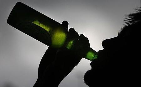 喝了酒吐了后肚子不舒服怎么办,喝了酒胃不舒服吐口水