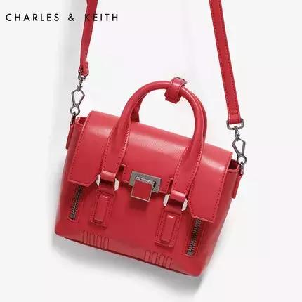 这几款包包让你美腻一个冬季,这几款包包让你一包背进时尚圈