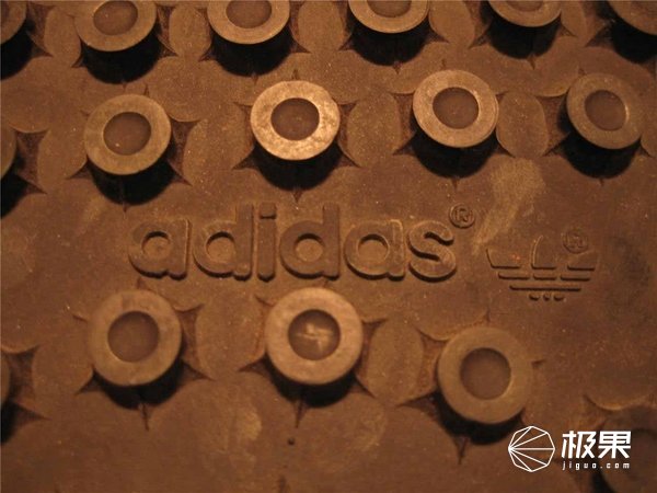 你从不注意的鞋底花纹,却成了乔丹科比封神的“秘密”