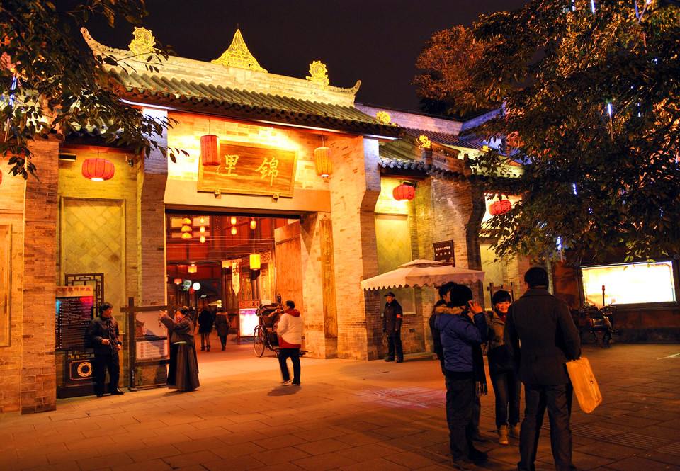 盘点国内最著名的十大美食街,国内有名的美食街你去过几条