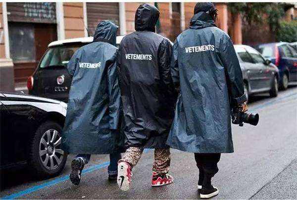 像你爱豆这样为Vetements痴狂