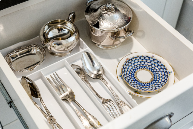 她凑来一堆二手家具，装了人生的第一套房子，关键还特别好看！