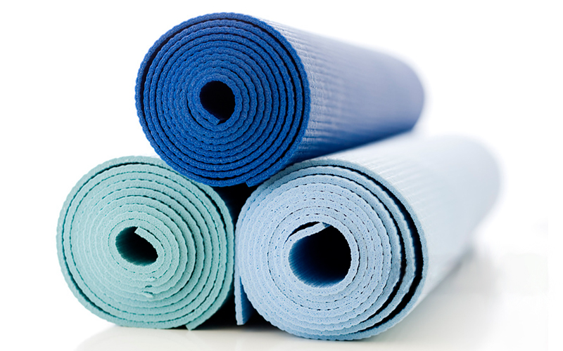 一个瑜伽垫最简单需要做什么,瑜伽垫怎么做效果最好