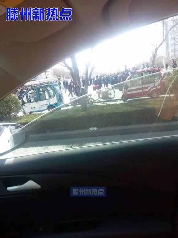 滕州：阳光国际一住户失火；滕都帝景附近一辆轿车翻车；在马路中间停车玩手机；某超市自己关店整改！出租车怼了警车！