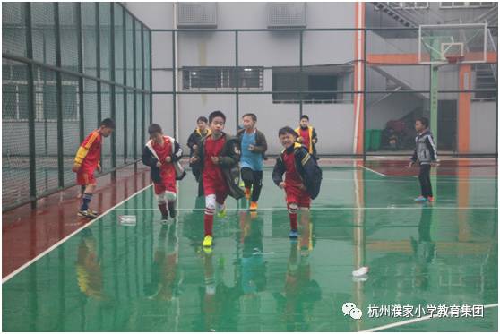 中国足球小将的胜利有多不容易,足球小将们风雨无阻