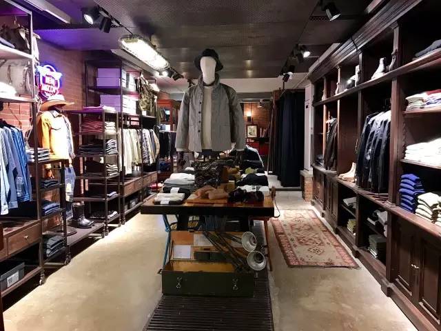 娼潵娼叮鏈嶉グ,娼潵娼叮绮惧搧绔ヨ姗辩獥