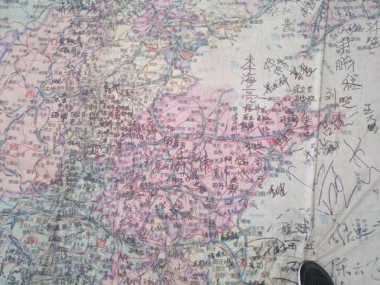 “球迷歌王”黎世莅临东俊青训基地