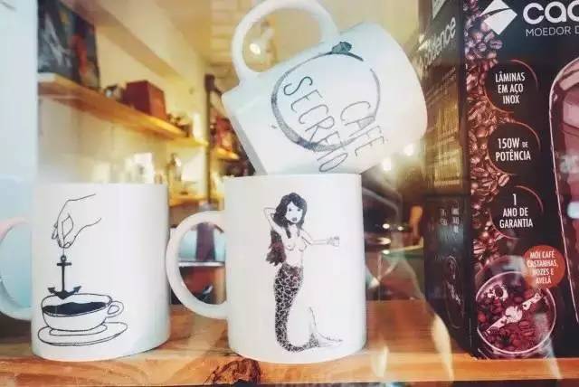 去年夏天，他几乎花光了全部积蓄流浪巴西，去了这些自由有趣的咖啡馆