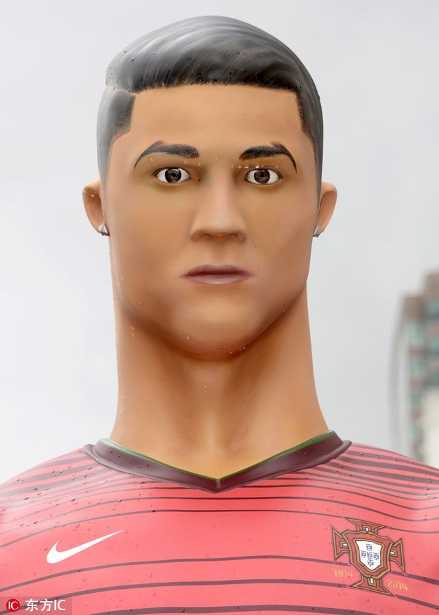 c罗蜡像在纽约时代广场揭幕,c罗雕像蜡像效果图