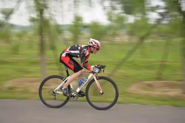 入门攀爬自行车怎么选,入门级选什么样的运动自行车