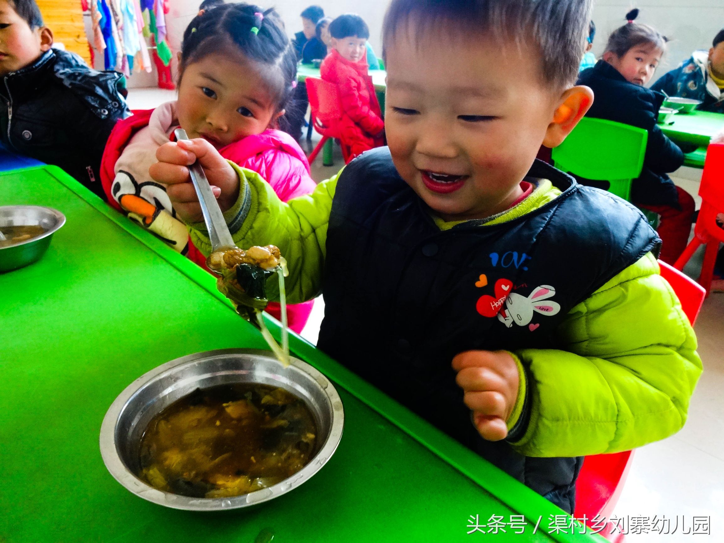 孩子每天在刘寨幼儿园吃什么呢？·孩子成长日记第二期