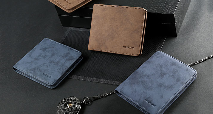 送他一款钱包，悄悄贴上你们的合照