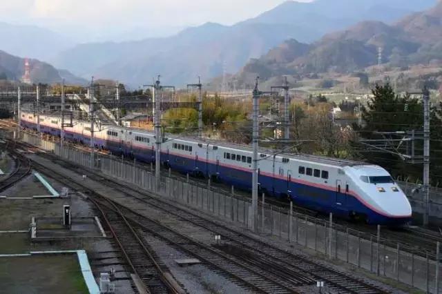 日本的高铁列车的样子,日本的高铁