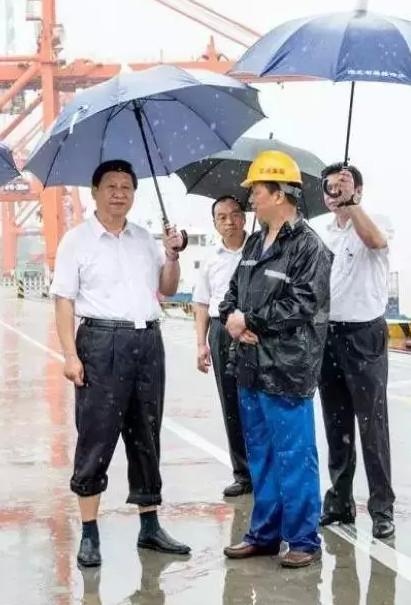 男士裤脚太长怎么卷好看,男士紧身牛仔裤裤脚怎么裁