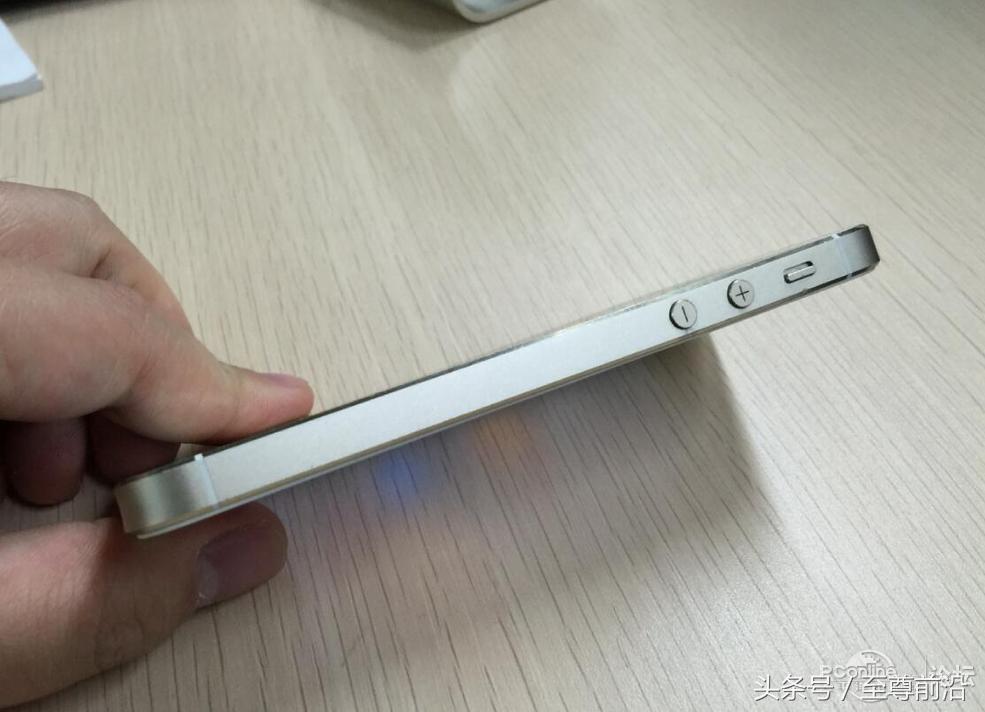 iphone坐弯了,iphone弯了继续使用