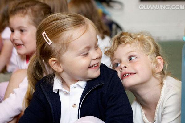 幼儿不喜欢和别的小朋友玩怎么办,小孩上幼儿园不与小朋友玩怎么办