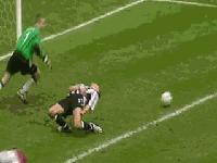 体育踢球搞笑名场面,足球运动场上的搞笑瞬间