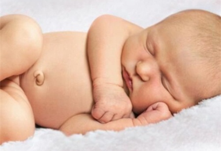 小宝宝的小肚脐,宝宝肚脐护理可别大意了