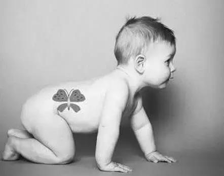 宝宝身上大片青色胎记还有咖啡斑,宝宝身上青色胎记