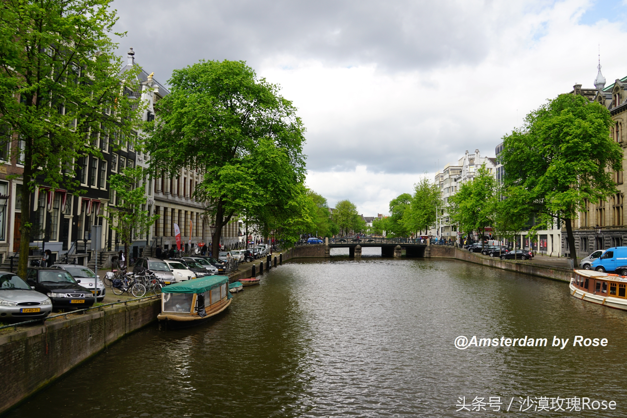 建在水上的鲜花市场，荷兰女王也骑车来买花