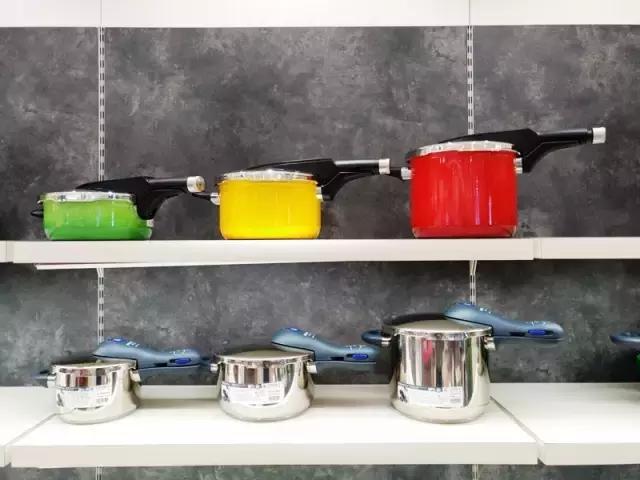 只用一个锅就可以做很多道菜,做了20年的菜