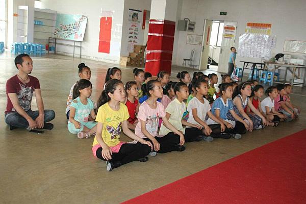 “三爱文化”是学院非常重视的教育方向《爱国爱家爱自己》