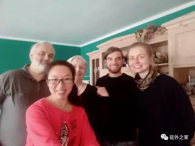 这个单身姑娘一个人一台车一年行走二十多个国家