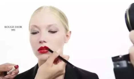 妹妹弄断女朋友口红怎么办,弄断女朋友口红的下场