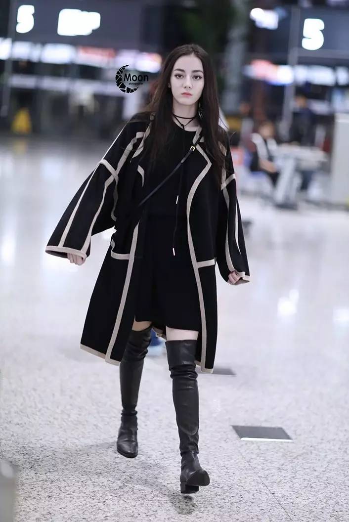 迪丽热巴私服穿搭最近,迪丽热巴最近大衣时尚穿搭