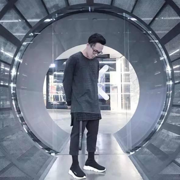 巴黎世家袜子鞋经典百搭上脚图,越丑越时尚