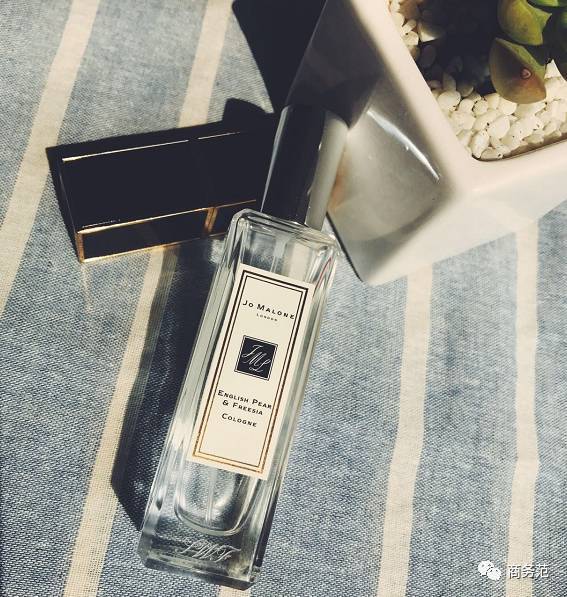 我给3个直男闻了16瓶香水，结果