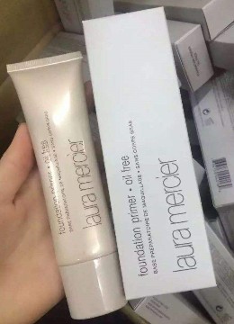 怎么化妆不卡粉遮瑕比较好,隔离定妆保湿妆前乳怎么用好看