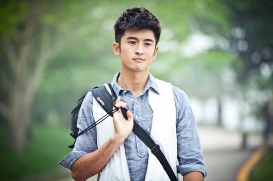 他是杨幂工作室演员,他是杨幂公司的艺人