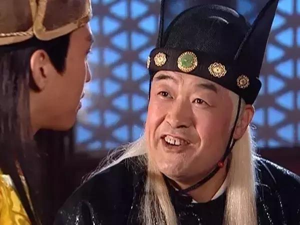 毕业于上戏，影剧音三栖发展，亦正亦邪，被誉为天下第一太监