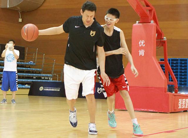 李楠爱子统治冠军赛！中锋身高前锋技术这个姚明接班人最靠谱