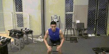 想踢球踢得又高又远,踢球的时候保护膝盖绷带